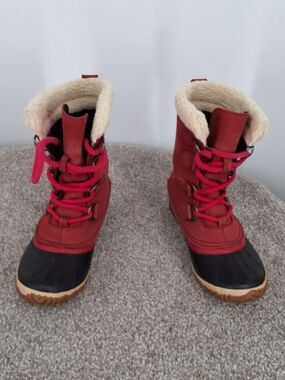 SOREL sz 5 Red Waterproof Winter Boots with Sherpa Collar
